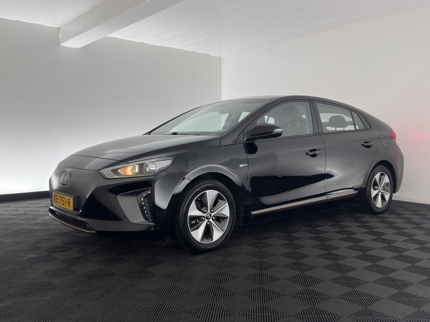 Hyundai IONIQ Comfort EV (INCL.BTW) Aut. *ADAPTIVE-CRUISE | DIGI-COCKPIT | SHIFTPADDLES | LANE-ASSIST | CCS-FASTLOADER | CRUISE | CAMERA | KEYLESS | DAB+ | NAVI-FULLMAP | ECC | PDC | 16"*
