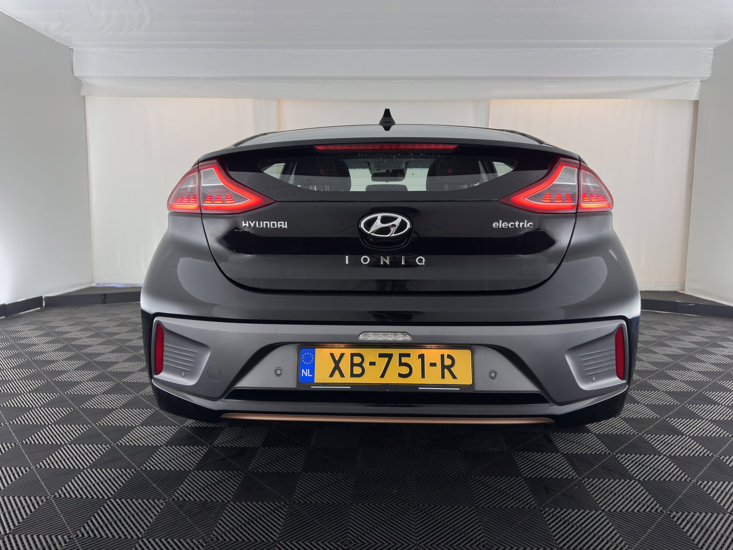 Hyundai IONIQ Comfort EV (INCL.BTW) Aut. *ADAPTIVE-CRUISE | DIGI-COCKPIT | SHIFTPADDLES | LANE-ASSIST | CCS-FASTLOADER | CRUISE | CAMERA | KEYLESS | DAB+ | NAVI-FULLMAP | ECC | PDC | 16"*