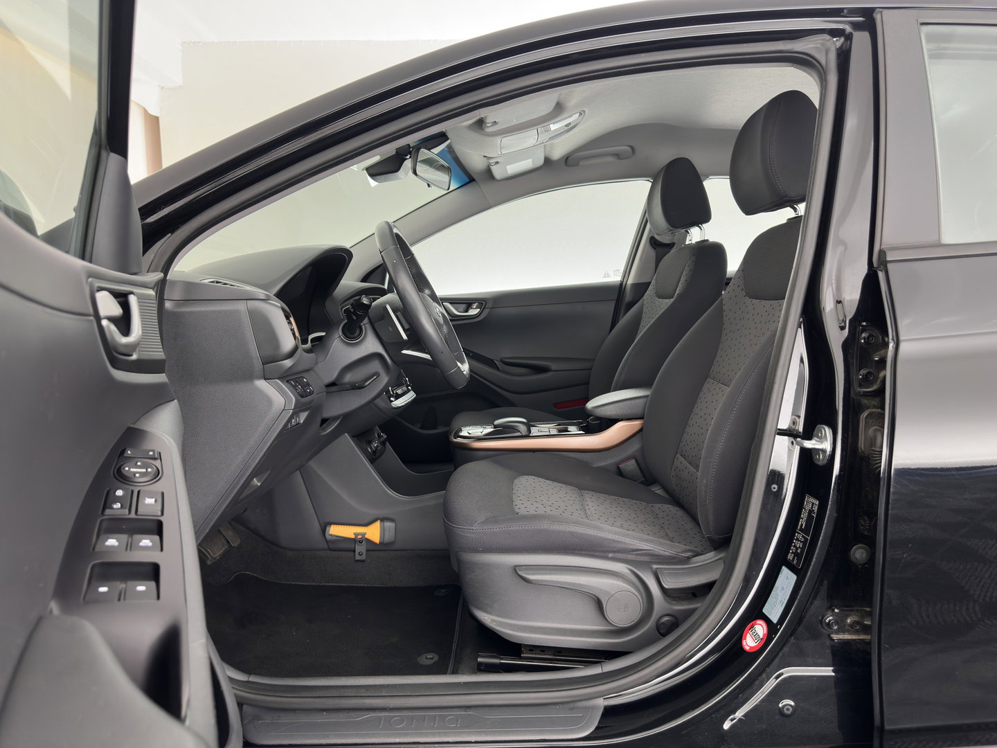 Hyundai IONIQ Comfort EV (INCL.BTW) Aut. *ADAPTIVE-CRUISE | DIGI-COCKPIT | SHIFTPADDLES | LANE-ASSIST | CCS-FASTLOADER | CRUISE | CAMERA | KEYLESS | DAB+ | NAVI-FULLMAP | ECC | PDC | 16"*