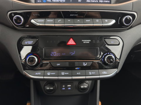 Hyundai IONIQ Comfort EV (INCL.BTW) Aut. *ADAPTIVE-CRUISE | DIGI-COCKPIT | SHIFTPADDLES | LANE-ASSIST | CCS-FASTLOADER | CRUISE | CAMERA | KEYLESS | DAB+ | NAVI-FULLMAP | ECC | PDC | 16"*