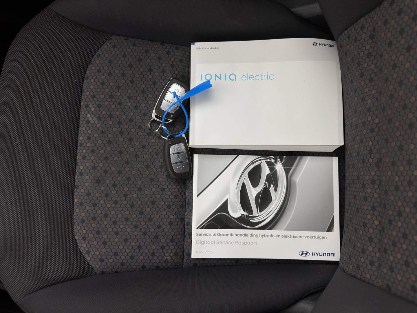 Hyundai IONIQ Comfort EV (INCL.BTW) Aut. *ADAPTIVE-CRUISE | DIGI-COCKPIT | SHIFTPADDLES | LANE-ASSIST | CCS-FASTLOADER | CRUISE | CAMERA | KEYLESS | DAB+ | NAVI-FULLMAP | ECC | PDC | 16"*