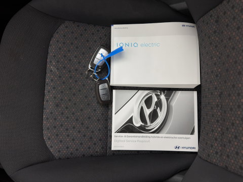 Hyundai IONIQ Comfort EV (INCL.BTW) Aut. *ADAPTIVE-CRUISE | DIGI-COCKPIT | SHIFTPADDLES | LANE-ASSIST | CCS-FASTLOADER | CRUISE | CAMERA | KEYLESS | DAB+ | NAVI-FULLMAP | ECC | PDC | 16"*