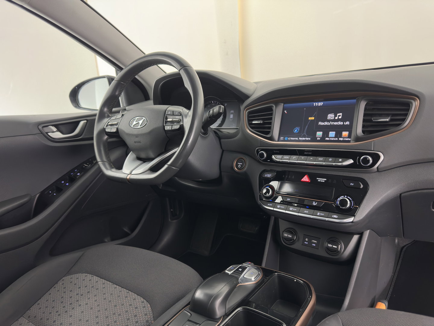 Hyundai IONIQ Comfort EV (INCL.BTW) Aut. *ADAPTIVE-CRUISE | DIGI-COCKPIT | SHIFTPADDLES | LANE-ASSIST | CCS-FASTLOADER | CRUISE | CAMERA | KEYLESS | DAB+ | NAVI-FULLMAP | ECC | PDC | 16"*