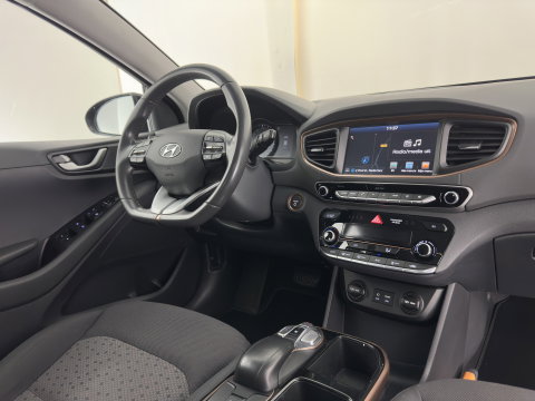 Hyundai IONIQ Comfort EV (INCL.BTW) Aut. *ADAPTIVE-CRUISE | DIGI-COCKPIT | SHIFTPADDLES | LANE-ASSIST | CCS-FASTLOADER | CRUISE | CAMERA | KEYLESS | DAB+ | NAVI-FULLMAP | ECC | PDC | 16"*