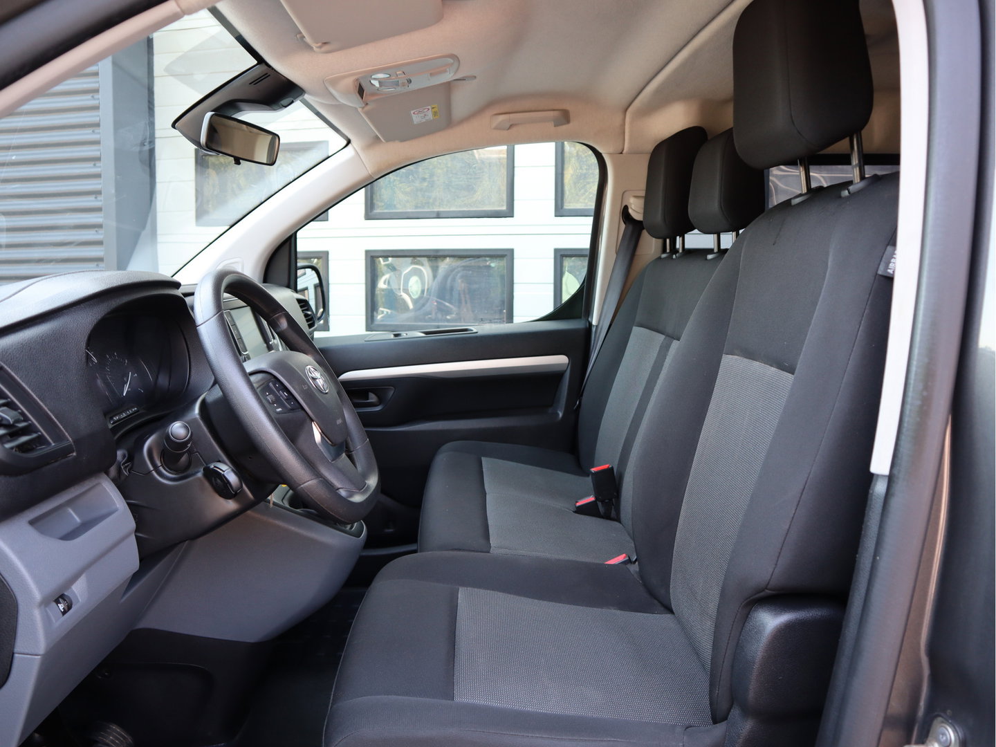 Toyota ProAce Worker 2.0 D 145pk Euro 6 - DC 6 Pers. - Trekhaak - Apple