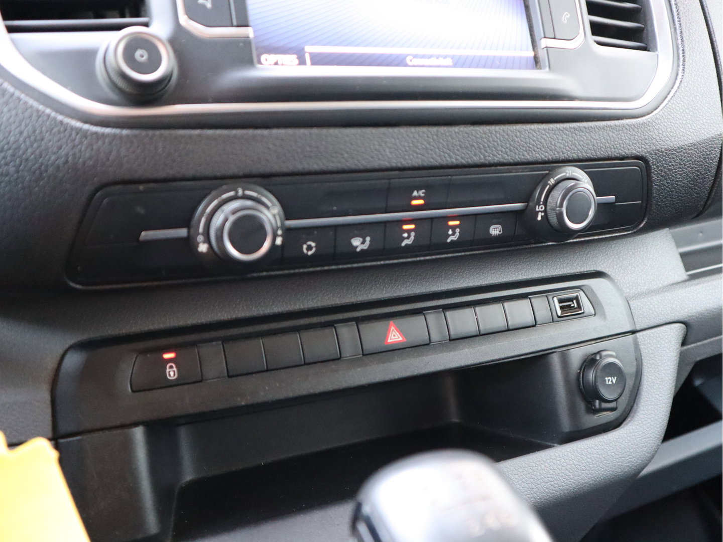 Toyota ProAce Worker 2.0 D 145pk Euro 6 - DC 6 Pers. - Trekhaak - Apple