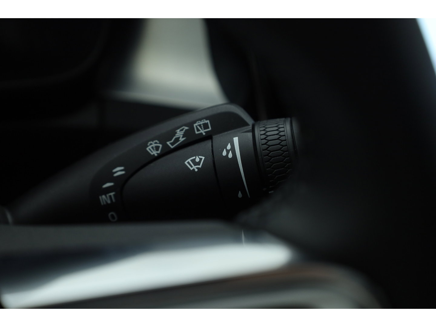 Volvo XC40 2.0 B3 Ultra Black Edition | Rijklaar! | S/K-Dak | Harman/Kardon | Bliss | Stuur-stoel+Voorruitverw. | 360*+PDC | Memory | Nav+App.Connect | Elek. Klep V