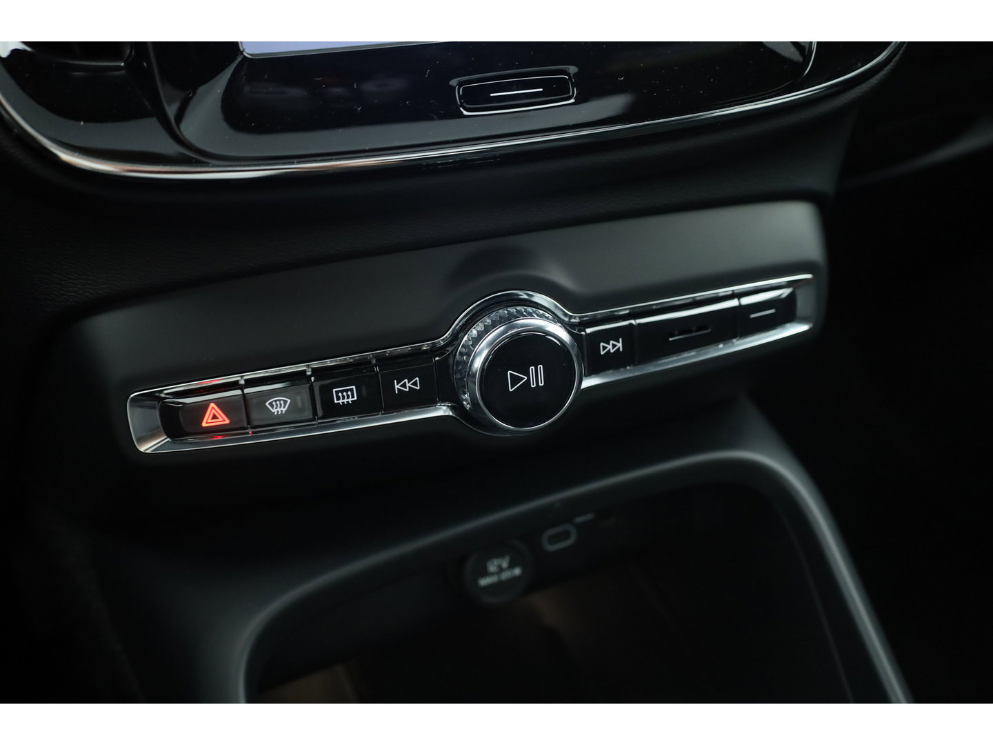 Volvo XC40 2.0 B3 Ultra Black Edition | Rijklaar! | S/K-Dak | Harman/Kardon | Bliss | Stuur-stoel+Voorruitverw. | 360*+PDC | Memory | Nav+App.Connect | Elek. Klep V
