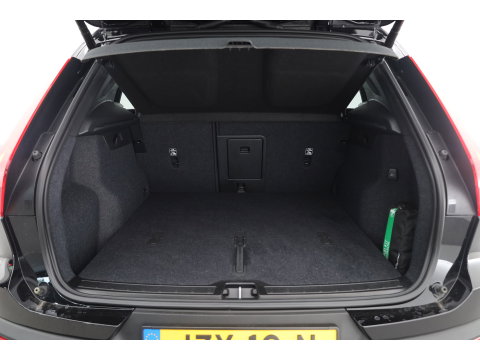 Volvo XC40 2.0 B3 Ultra Black Edition | Rijklaar! | S/K-Dak | Harman/Kardon | Bliss | Stuur-stoel+Voorruitverw. | 360*+PDC | Memory | Nav+App.Connect | Elek. Klep V