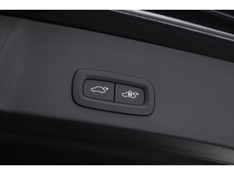 Volvo XC40 2.0 B3 Ultra Black Edition | Rijklaar! | S/K-Dak | Harman/Kardon | Bliss | Stuur-stoel+Voorruitverw. | 360*+PDC | Memory | Nav+App.Connect | Elek. Klep V
