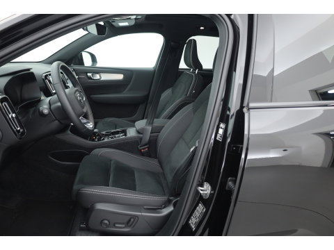 Volvo XC40 2.0 B3 Ultra Black Edition | Rijklaar! | S/K-Dak | Harman/Kardon | Bliss | Stuur-stoel+Voorruitverw. | 360*+PDC | Memory | Nav+App.Connect | Elek. Klep V
