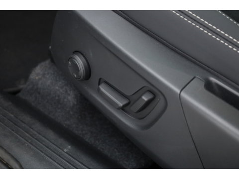 Volvo XC40 2.0 B3 Ultra Black Edition | Rijklaar! | S/K-Dak | Harman/Kardon | Bliss | Stuur-stoel+Voorruitverw. | 360*+PDC | Memory | Nav+App.Connect | Elek. Klep V