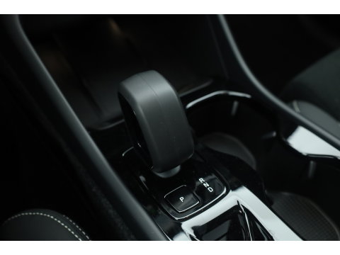Volvo XC40 2.0 B3 Ultra Black Edition | Rijklaar! | S/K-Dak | Harman/Kardon | Bliss | Stuur-stoel+Voorruitverw. | 360*+PDC | Memory | Nav+App.Connect | Elek. Klep V