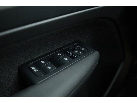Volvo XC40 2.0 B3 Ultra Black Edition | Rijklaar! | S/K-Dak | Harman/Kardon | Bliss | Stuur-stoel+Voorruitverw. | 360*+PDC | Memory | Nav+App.Connect | Elek. Klep V