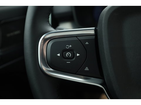 Volvo XC40 2.0 B3 Ultra Black Edition | Rijklaar! | S/K-Dak | Harman/Kardon | Bliss | Stuur-stoel+Voorruitverw. | 360*+PDC | Memory | Nav+App.Connect | Elek. Klep V