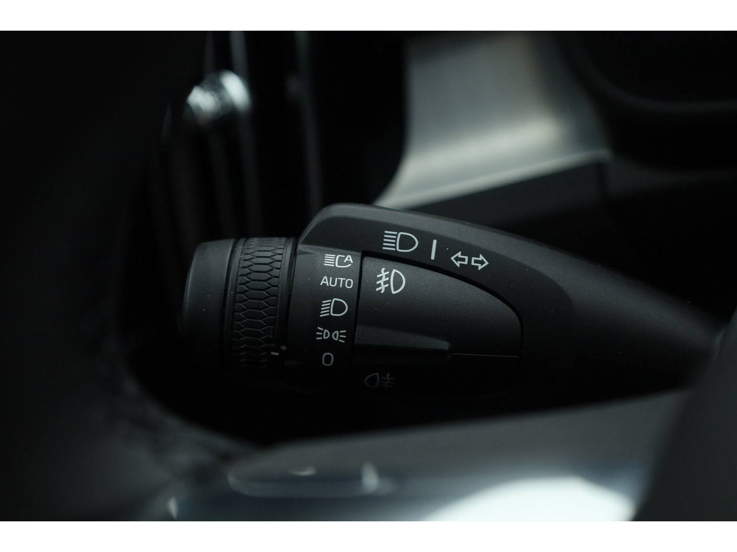 Volvo XC40 2.0 B3 Ultra Black Edition | Rijklaar! | S/K-Dak | Harman/Kardon | Bliss | Stuur-stoel+Voorruitverw. | 360*+PDC | Memory | Nav+App.Connect | Elek. Klep V