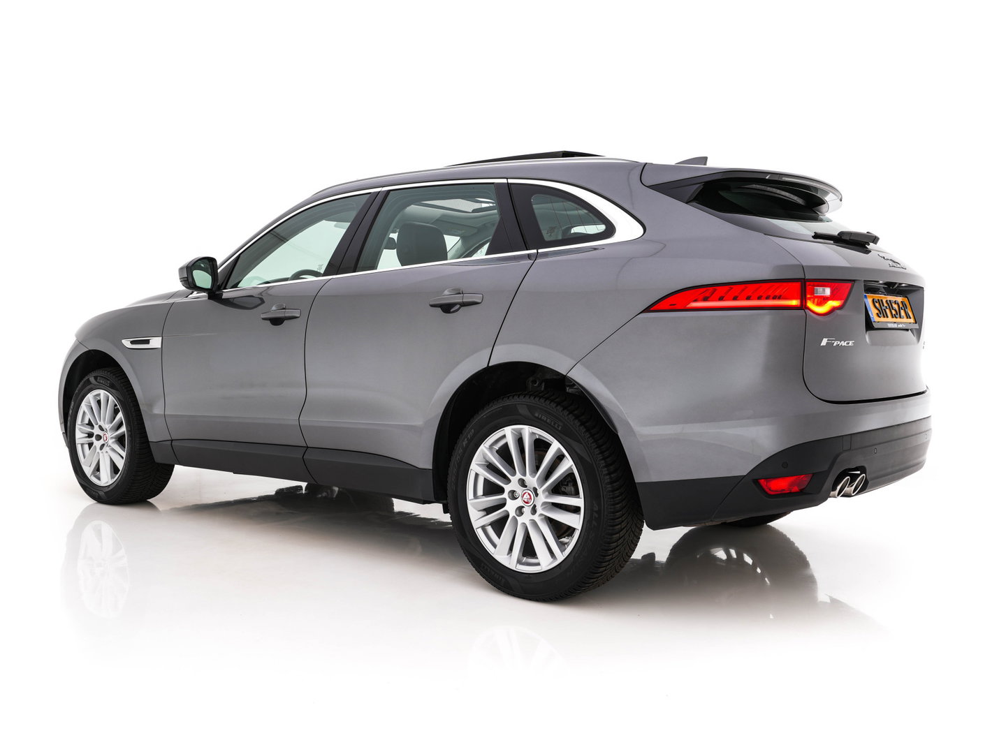 Jaguar F-Pace 2.0 Portfolio AWD 20d Aut. *PANO | LEATHER | XENON | DIGI-COCKPIT | KEYLESS | CAMERA | MERIDIAN-SOUND | HEATED-COMFORTSEATS | NAVI-FULLMAP | SHIFT-PADDLES | ECC | PDC | CRUISE | 19''ALU*