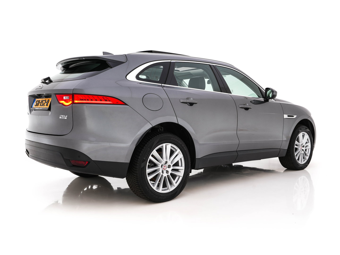 Jaguar F-Pace 2.0 Portfolio AWD 20d Aut. *PANO | LEATHER | XENON | DIGI-COCKPIT | KEYLESS | CAMERA | MERIDIAN-SOUND | HEATED-COMFORTSEATS | NAVI-FULLMAP | SHIFT-PADDLES | ECC | PDC | CRUISE | 19''ALU*