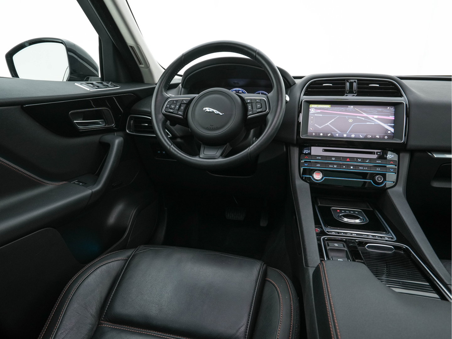 Jaguar F-Pace 2.0 Portfolio AWD 20d Aut. *PANO | LEATHER | XENON | DIGI-COCKPIT | KEYLESS | CAMERA | MERIDIAN-SOUND | HEATED-COMFORTSEATS | NAVI-FULLMAP | SHIFT-PADDLES | ECC | PDC | CRUISE | 19''ALU*