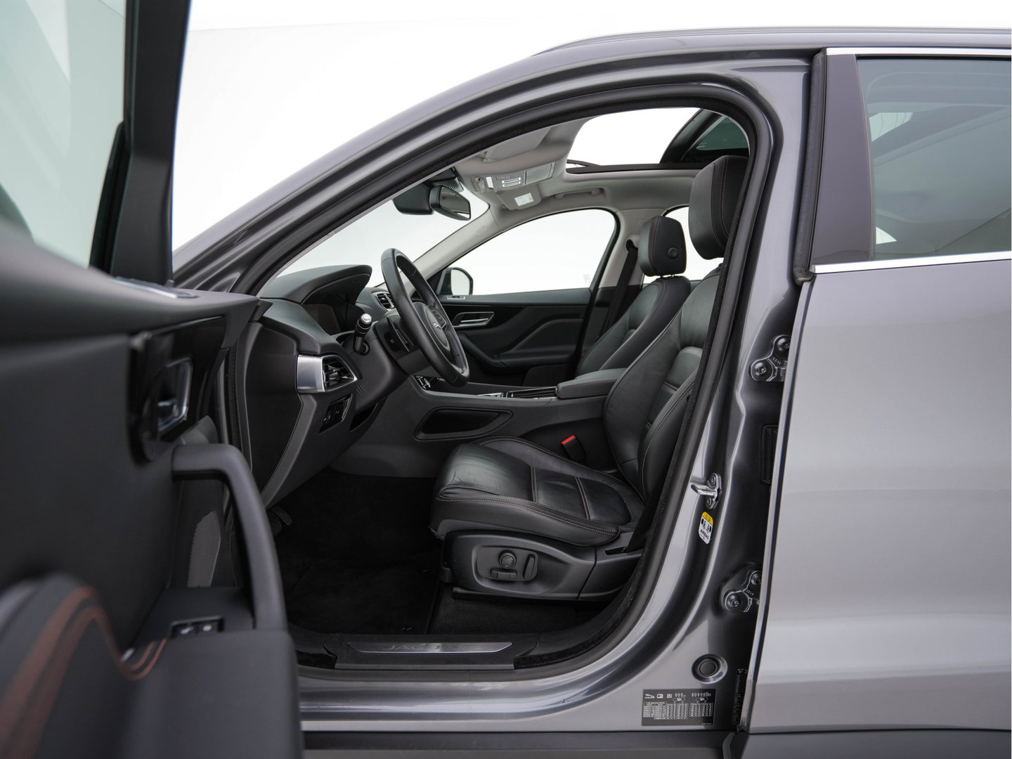 Jaguar F-Pace 2.0 Portfolio AWD 20d Aut. *PANO | LEATHER | XENON | DIGI-COCKPIT | KEYLESS | CAMERA | MERIDIAN-SOUND | HEATED-COMFORTSEATS | NAVI-FULLMAP | SHIFT-PADDLES | ECC | PDC | CRUISE | 19''ALU*