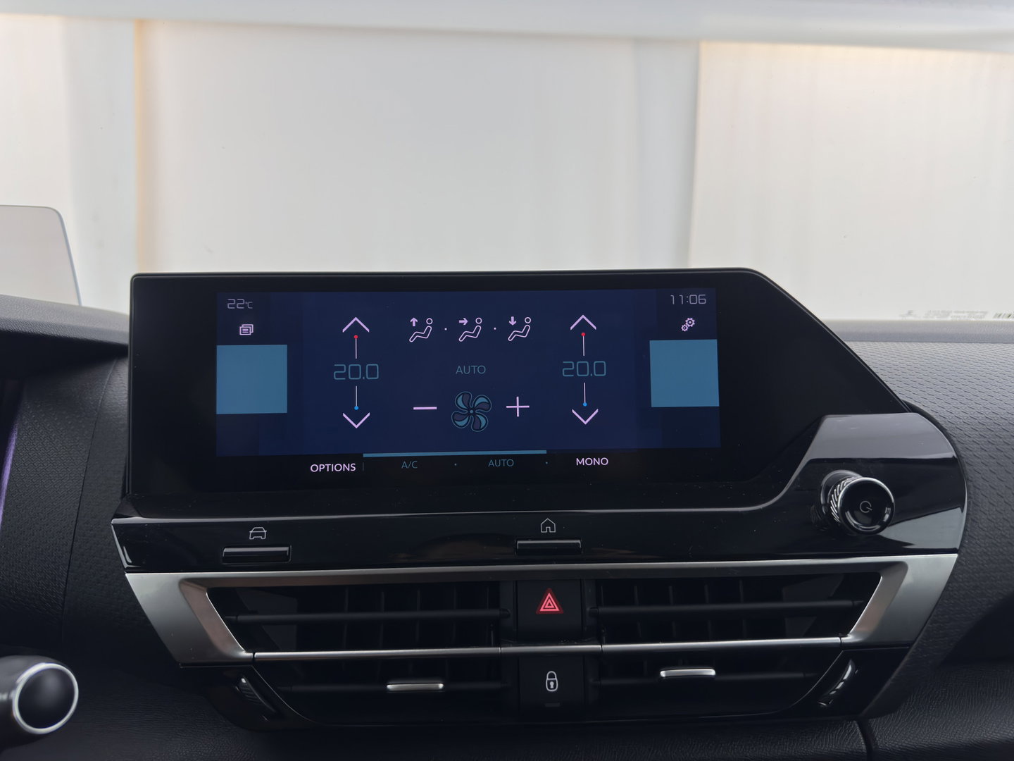 Citroën Ë-C4 Shine Pack Business 50 kWh [3-Fase-11kW] (INCL-BTW) *HEAD-UP | LEATHER | FULL-LED | ADAPTIVE-CRUISE | DIGI-COCKPIT | BLIND-SPOT | HEATED-COMFORTSEATS | KEYLESS | DAB+ | NAVI-FULLMAP | ECC | LANE-ASSIST | PDC | CRUISE | 18''ALU*