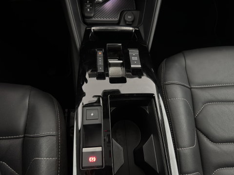 Citroën Ë-C4 Shine Pack Business 50 kWh [3-Fase-11kW] (INCL-BTW) *HEAD-UP | LEATHER | FULL-LED | ADAPTIVE-CRUISE | DIGI-COCKPIT | BLIND-SPOT | HEATED-COMFORTSEATS | KEYLESS | DAB+ | NAVI-FULLMAP | ECC | LANE-ASSIST | PDC | CRUISE | 18''ALU*
