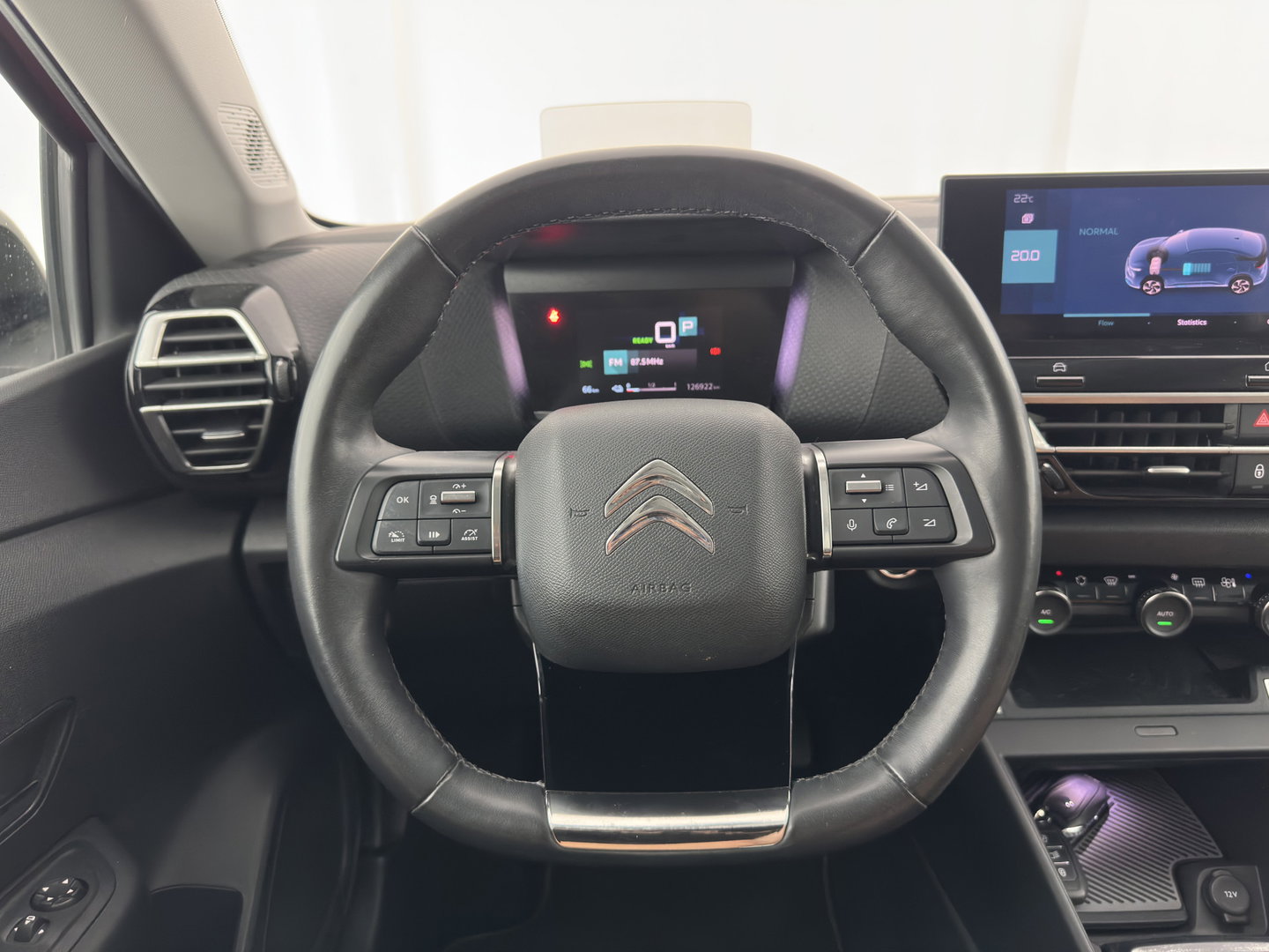 Citroën Ë-C4 Shine Pack Business 50 kWh [3-Fase-11kW] (INCL-BTW) *HEAD-UP | LEATHER | FULL-LED | ADAPTIVE-CRUISE | DIGI-COCKPIT | BLIND-SPOT | HEATED-COMFORTSEATS | KEYLESS | DAB+ | NAVI-FULLMAP | ECC | LANE-ASSIST | PDC | CRUISE | 18''ALU*