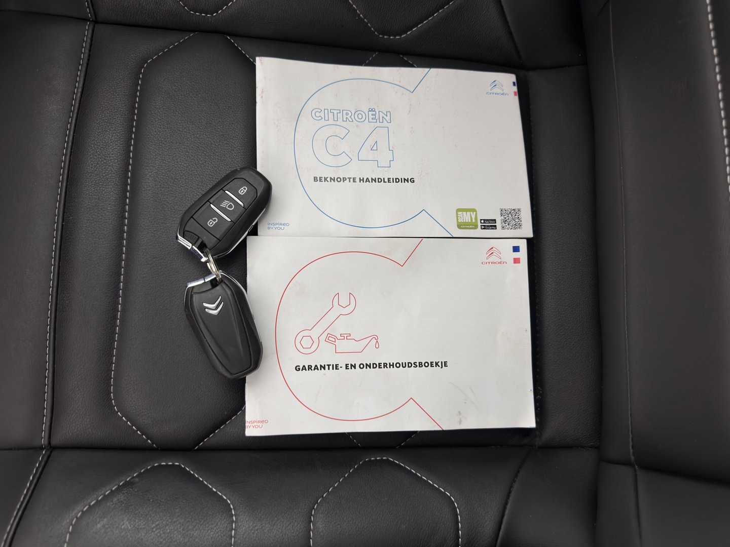 Citroën Ë-C4 Shine Pack Business 50 kWh [3-Fase-11kW] (INCL-BTW) *HEAD-UP | LEATHER | FULL-LED | ADAPTIVE-CRUISE | DIGI-COCKPIT | BLIND-SPOT | HEATED-COMFORTSEATS | KEYLESS | DAB+ | NAVI-FULLMAP | ECC | LANE-ASSIST | PDC | CRUISE | 18''ALU*