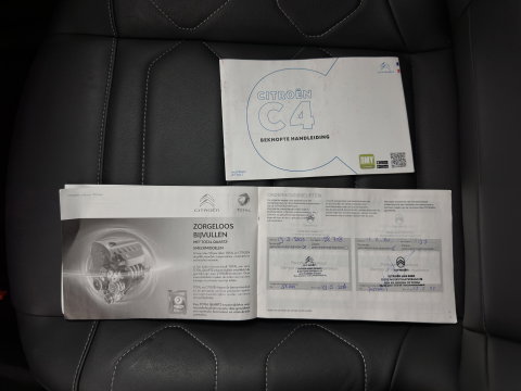 Citroën Ë-C4 Shine Pack Business 50 kWh [3-Fase-11kW] (INCL-BTW) *HEAD-UP | LEATHER | FULL-LED | ADAPTIVE-CRUISE | DIGI-COCKPIT | BLIND-SPOT | HEATED-COMFORTSEATS | KEYLESS | DAB+ | NAVI-FULLMAP | ECC | LANE-ASSIST | PDC | CRUISE | 18''ALU*