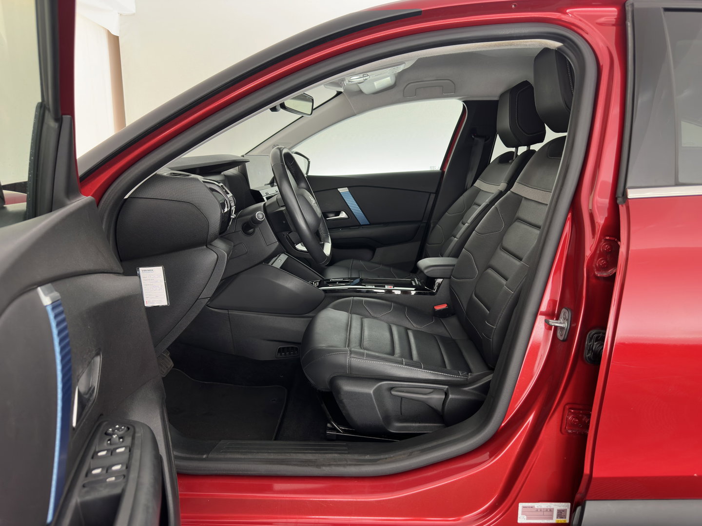 Citroën Ë-C4 Shine Pack Business 50 kWh [3-Fase-11kW] (INCL-BTW) *HEAD-UP | LEATHER | FULL-LED | ADAPTIVE-CRUISE | DIGI-COCKPIT | BLIND-SPOT | HEATED-COMFORTSEATS | KEYLESS | DAB+ | NAVI-FULLMAP | ECC | LANE-ASSIST | PDC | CRUISE | 18''ALU*