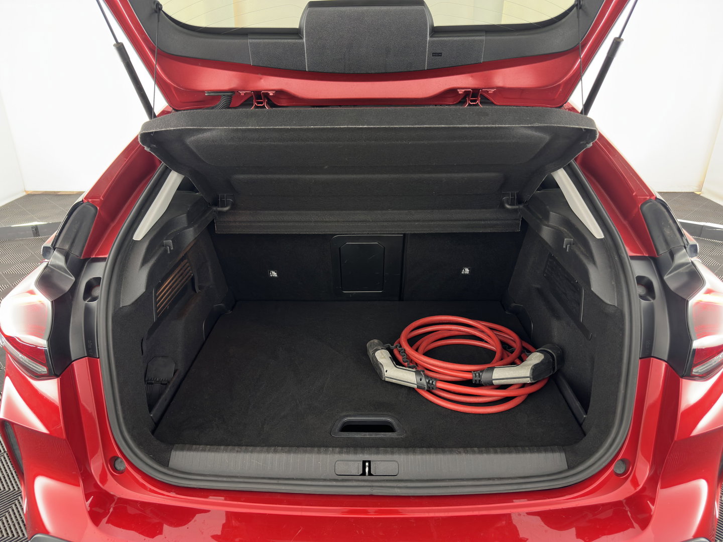 Citroën Ë-C4 Shine Pack Business 50 kWh [3-Fase-11kW] (INCL-BTW) *HEAD-UP | LEATHER | FULL-LED | ADAPTIVE-CRUISE | DIGI-COCKPIT | BLIND-SPOT | HEATED-COMFORTSEATS | KEYLESS | DAB+ | NAVI-FULLMAP | ECC | LANE-ASSIST | PDC | CRUISE | 18''ALU*