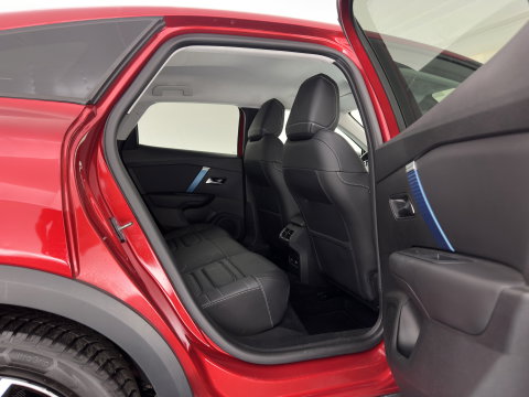 Citroën Ë-C4 Shine Pack Business 50 kWh [3-Fase-11kW] (INCL-BTW) *HEAD-UP | LEATHER | FULL-LED | ADAPTIVE-CRUISE | DIGI-COCKPIT | BLIND-SPOT | HEATED-COMFORTSEATS | KEYLESS | DAB+ | NAVI-FULLMAP | ECC | LANE-ASSIST | PDC | CRUISE | 18''ALU*