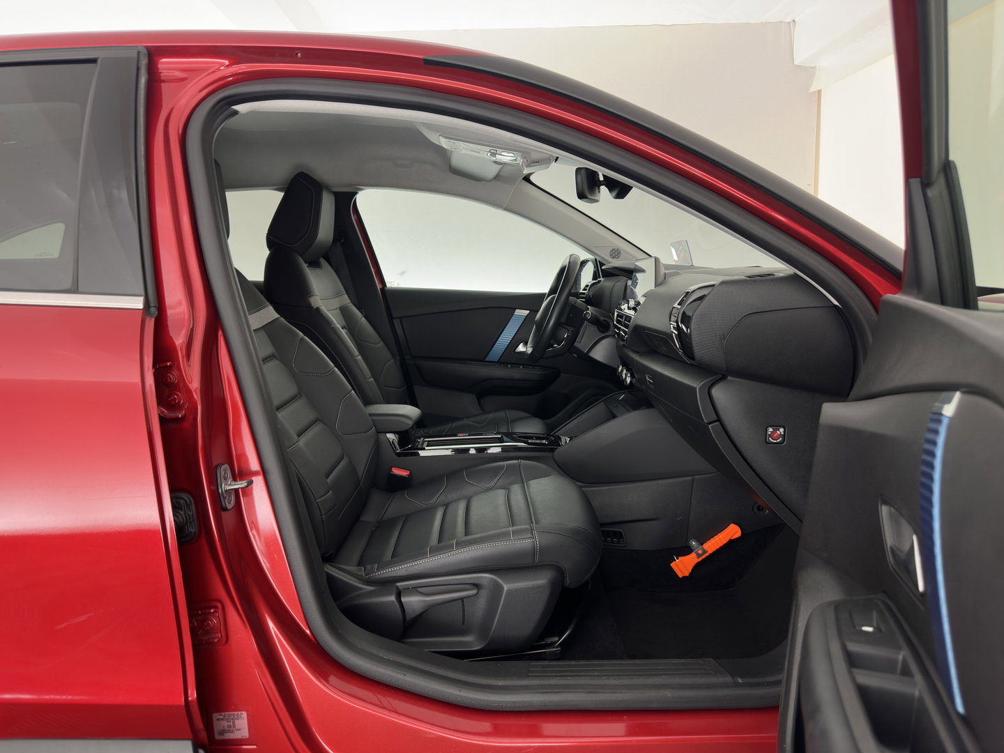 Citroën Ë-C4 Shine Pack Business 50 kWh [3-Fase-11kW] (INCL-BTW) *HEAD-UP | LEATHER | FULL-LED | ADAPTIVE-CRUISE | DIGI-COCKPIT | BLIND-SPOT | HEATED-COMFORTSEATS | KEYLESS | DAB+ | NAVI-FULLMAP | ECC | LANE-ASSIST | PDC | CRUISE | 18''ALU*