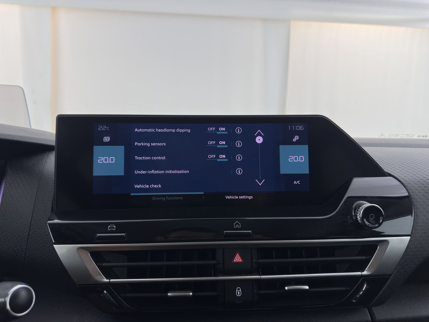 Citroën Ë-C4 Shine Pack Business 50 kWh [3-Fase-11kW] (INCL-BTW) *HEAD-UP | LEATHER | FULL-LED | ADAPTIVE-CRUISE | DIGI-COCKPIT | BLIND-SPOT | HEATED-COMFORTSEATS | KEYLESS | DAB+ | NAVI-FULLMAP | ECC | LANE-ASSIST | PDC | CRUISE | 18''ALU*