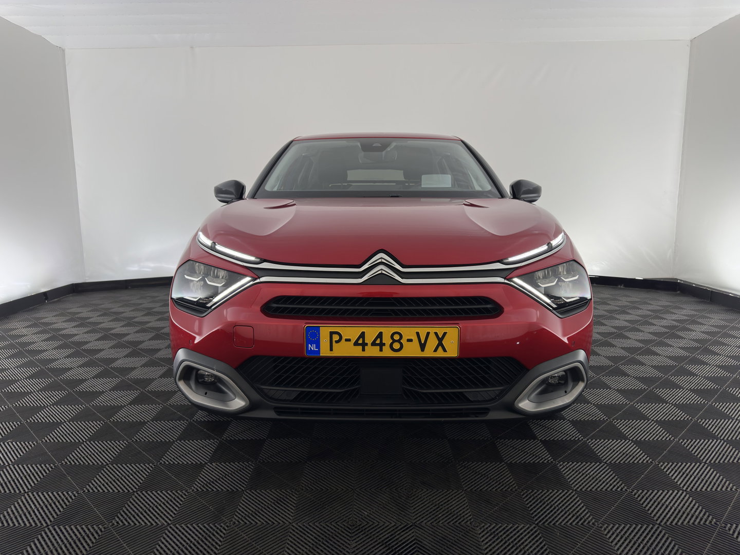 Citroën Ë-C4 Shine Pack Business 50 kWh [3-Fase-11kW] (INCL-BTW) *HEAD-UP | LEATHER | FULL-LED | ADAPTIVE-CRUISE | DIGI-COCKPIT | BLIND-SPOT | HEATED-COMFORTSEATS | KEYLESS | DAB+ | NAVI-FULLMAP | ECC | LANE-ASSIST | PDC | CRUISE | 18''ALU*