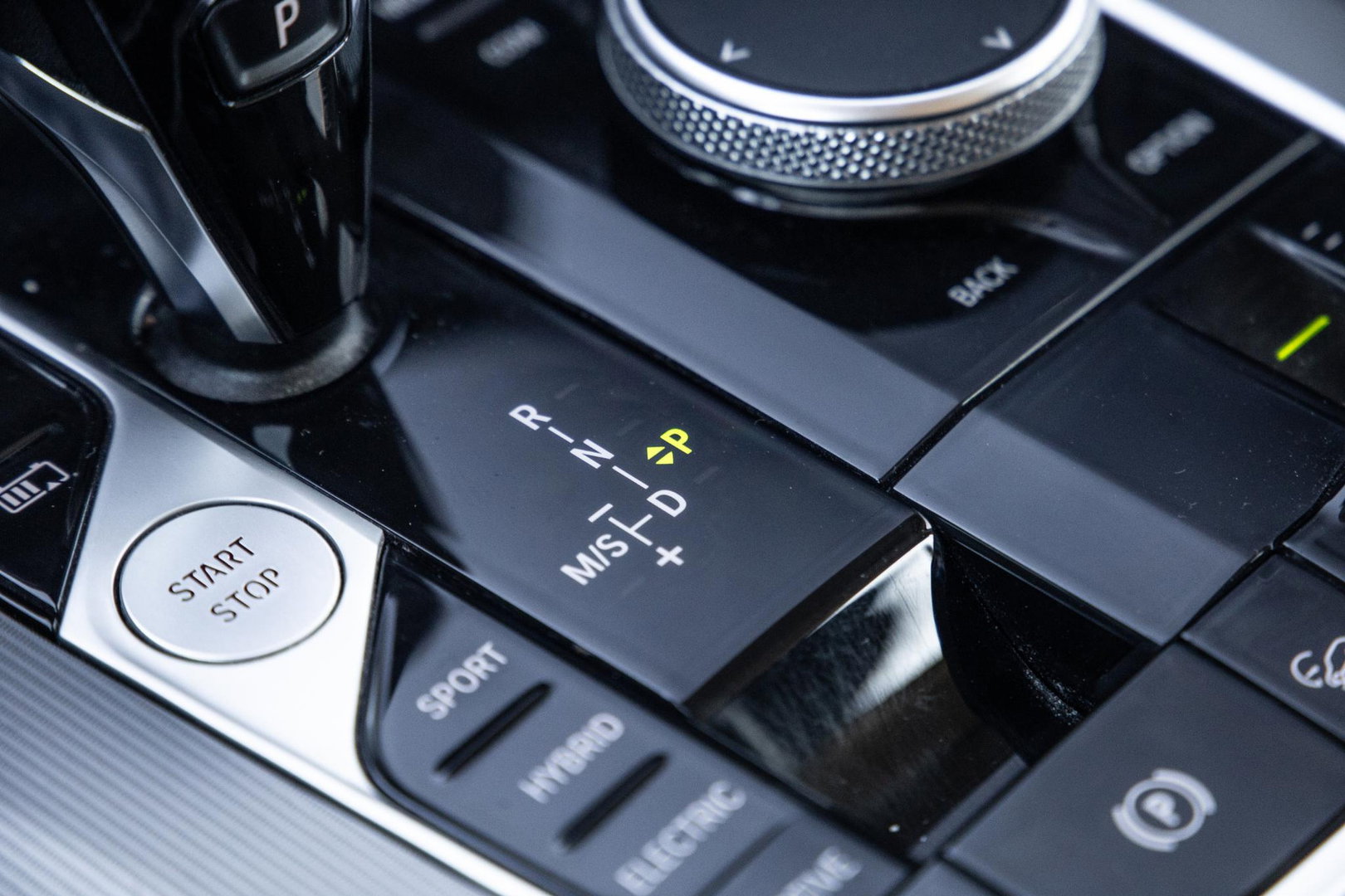BMW X5 xDrive45e Executive CARPLAY / CAMERA / DEALER ONDERHOUDEN / ZWART LEER / STOELVERWARMING / TREKHAAK