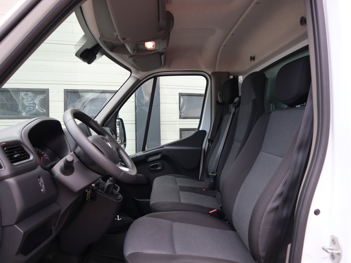 Renault Master T35 2.3 dCi 145 pk Bakwagen - A.Deuren - NL Auto