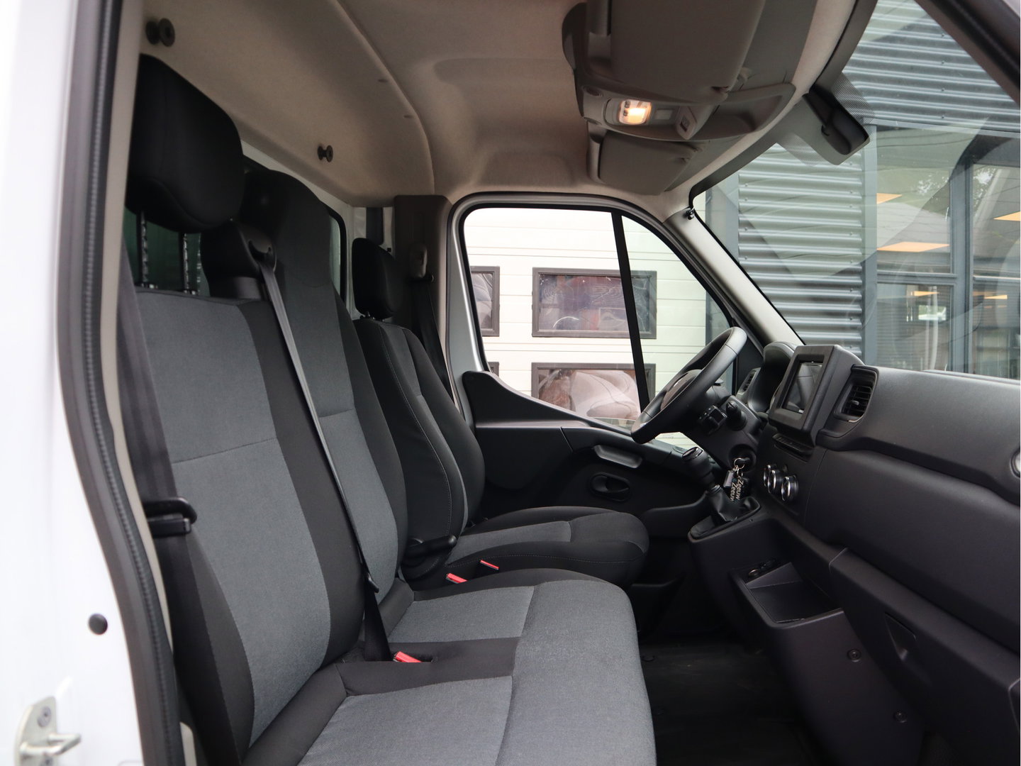 Renault Master T35 2.3 dCi 145 pk Bakwagen - A.Deuren - NL Auto