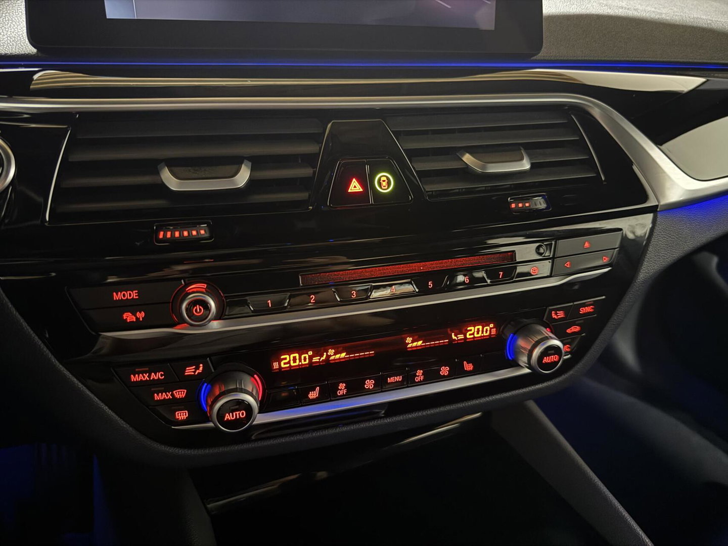 BMW 5 Serie 530e iPerformance M-Sport Leer Sfeer CarPlay Memory