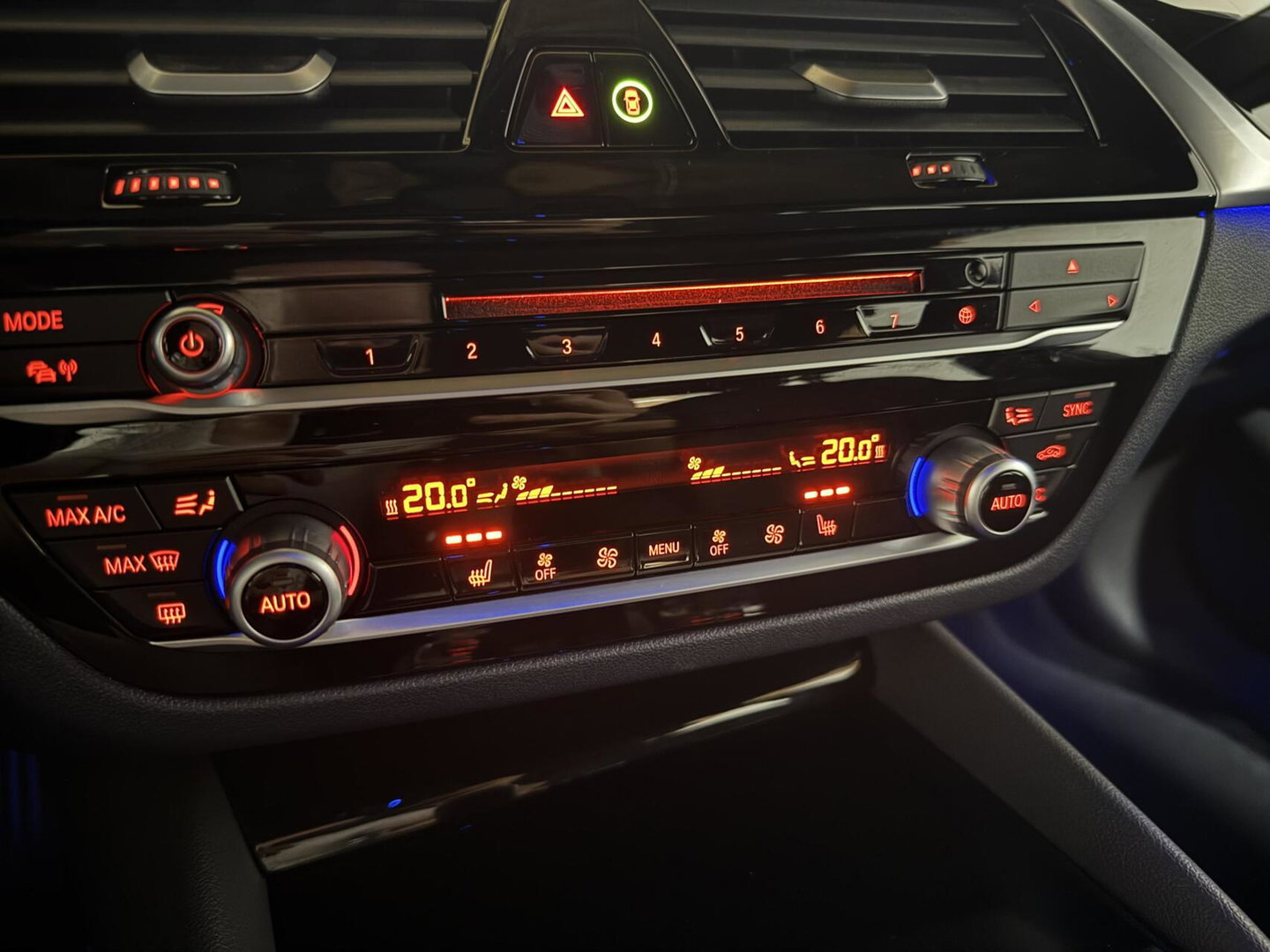 BMW 5 Serie 530e iPerformance M-Sport Leer Sfeer CarPlay Memory