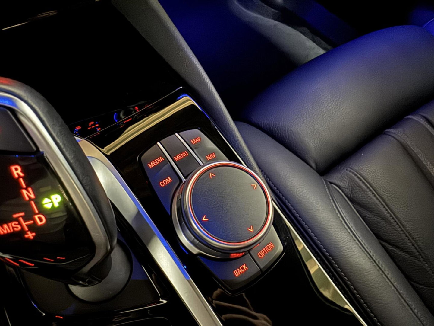BMW 5 Serie 530e iPerformance M-Sport Leer Sfeer CarPlay Memory
