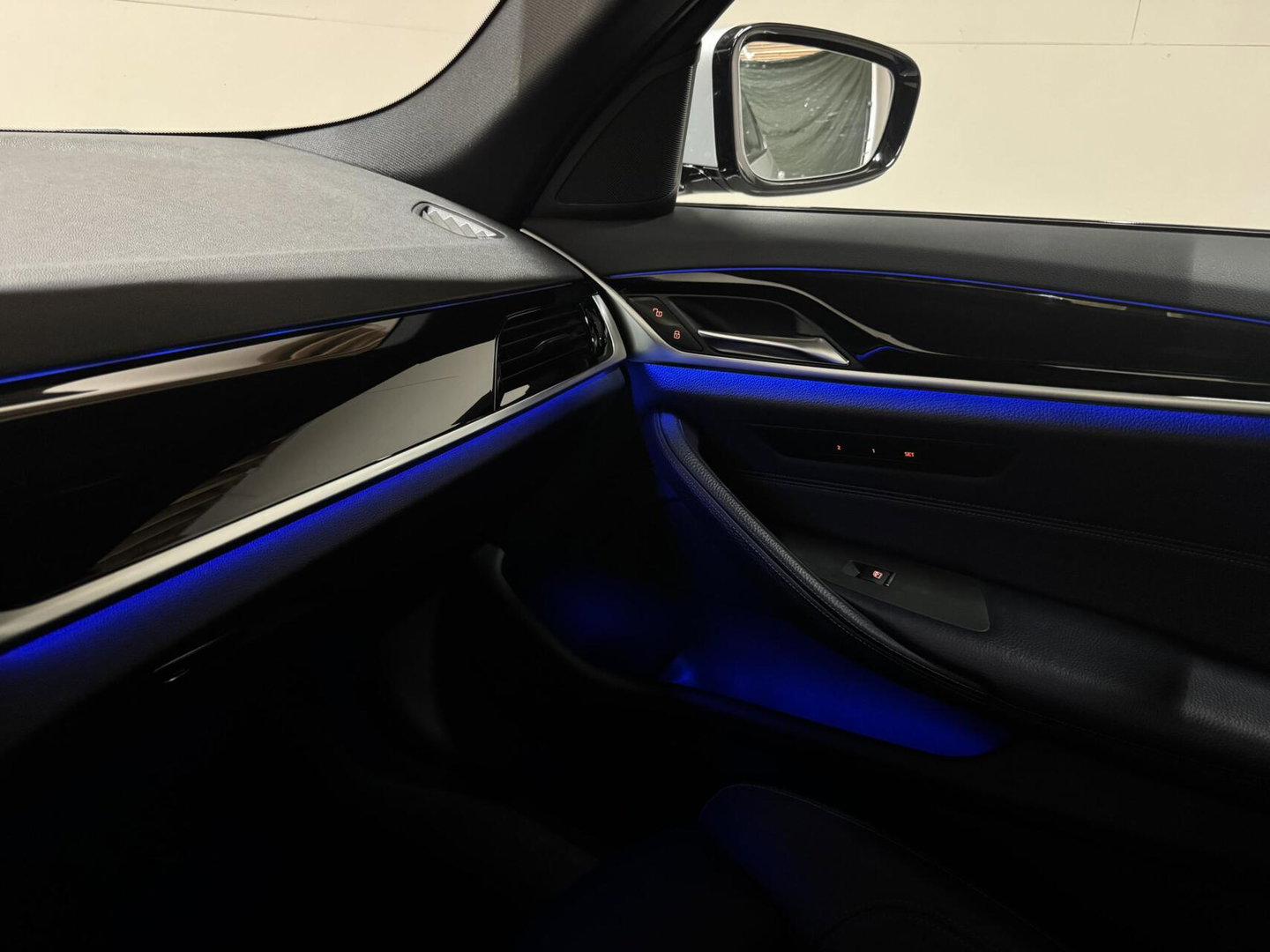 BMW 5 Serie 530e iPerformance M-Sport Leer Sfeer CarPlay Memory
