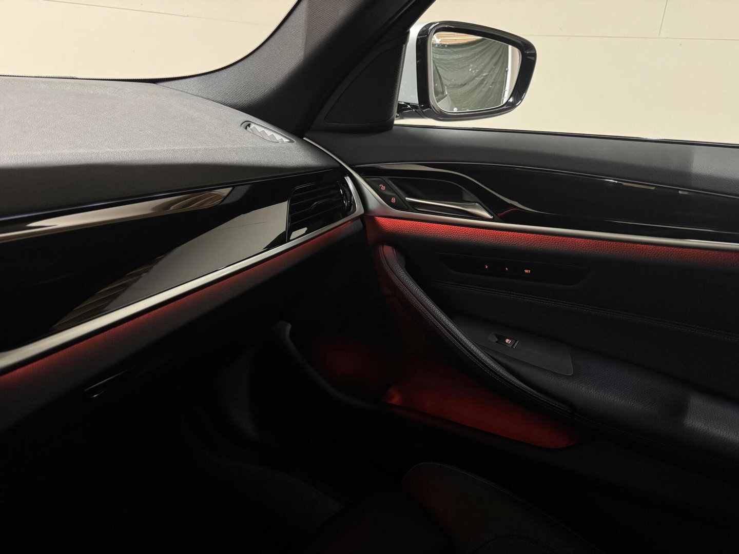 BMW 5 Serie 530e iPerformance M-Sport Leer Sfeer CarPlay Memory
