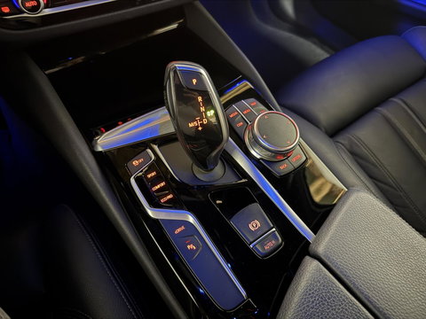 BMW 5 Serie 530e iPerformance M-Sport Leer Sfeer CarPlay Memory