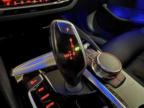 BMW 5 Serie 530e iPerformance M-Sport Leer Sfeer CarPlay Memory