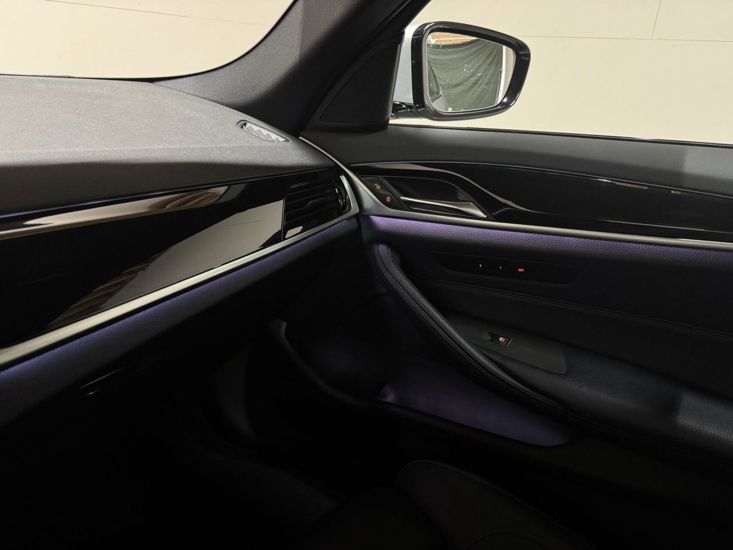 BMW 5 Serie 530e iPerformance M-Sport Leer Sfeer CarPlay Memory