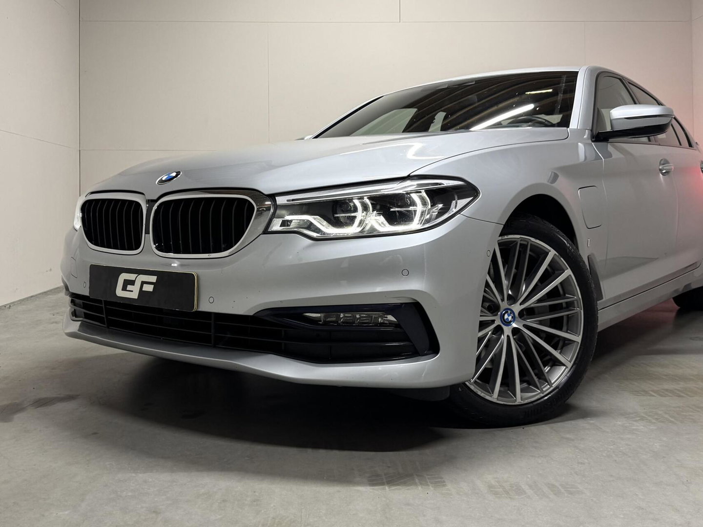 BMW 5 Serie 530e iPerformance M-Sport Leer Sfeer CarPlay Memory