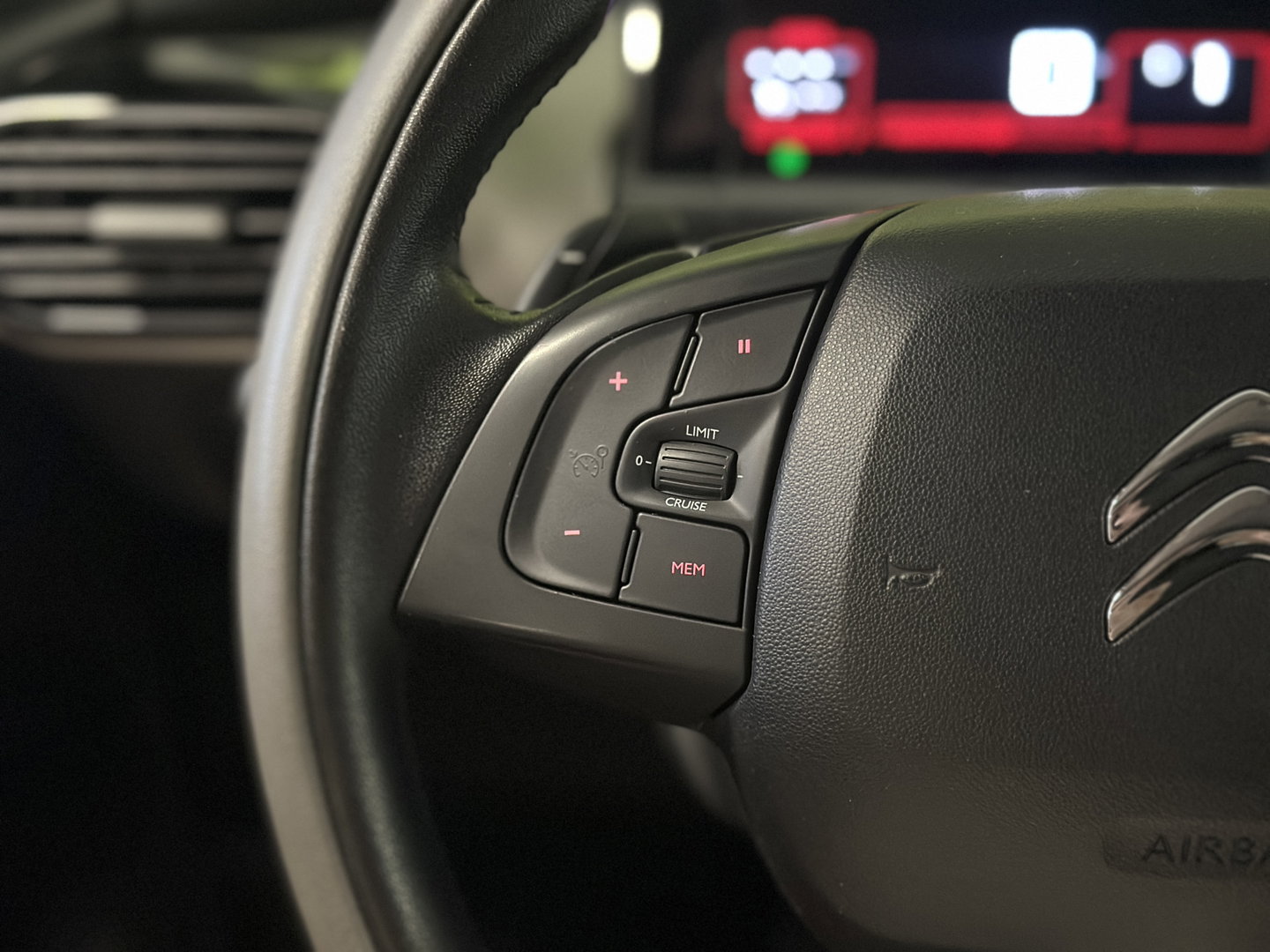 Citroën C4 Cactus 1.2 PureTech Business | Automaat | Origneel Nederlands | Achteruitrijcamera | Cruise Control | Parkeersensoren Achter | Bluetooth | Isofix | Navigatie