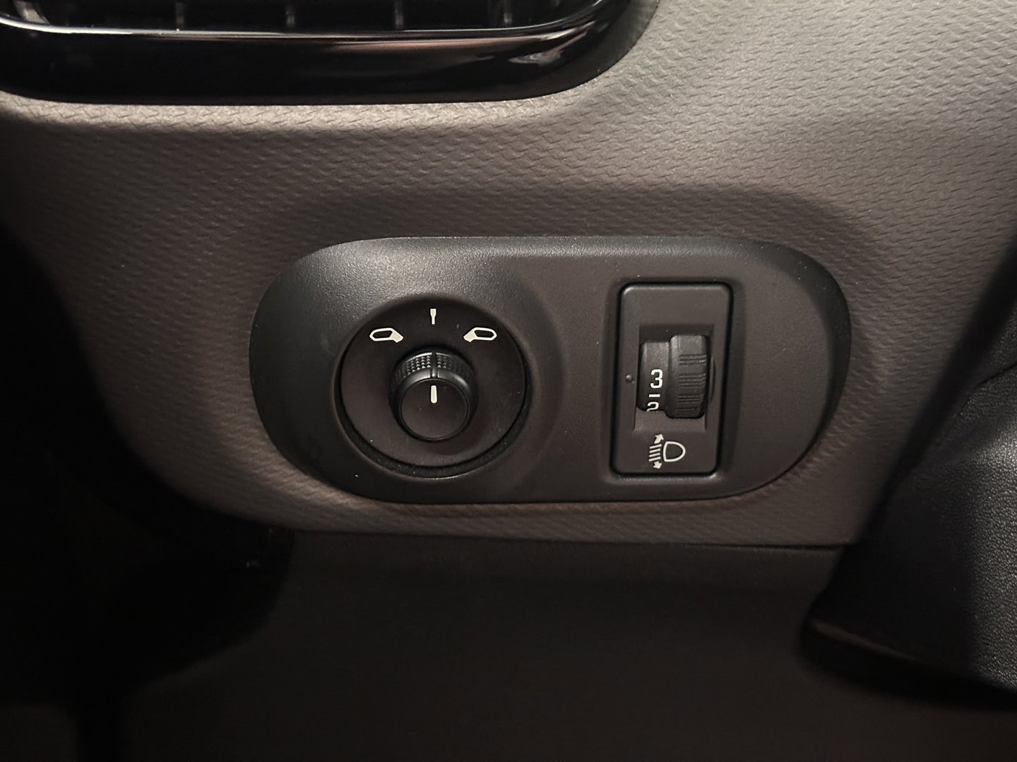 Citroën C4 Cactus 1.2 PureTech Business | Automaat | Origneel Nederlands | Achteruitrijcamera | Cruise Control | Parkeersensoren Achter | Bluetooth | Isofix | Navigatie