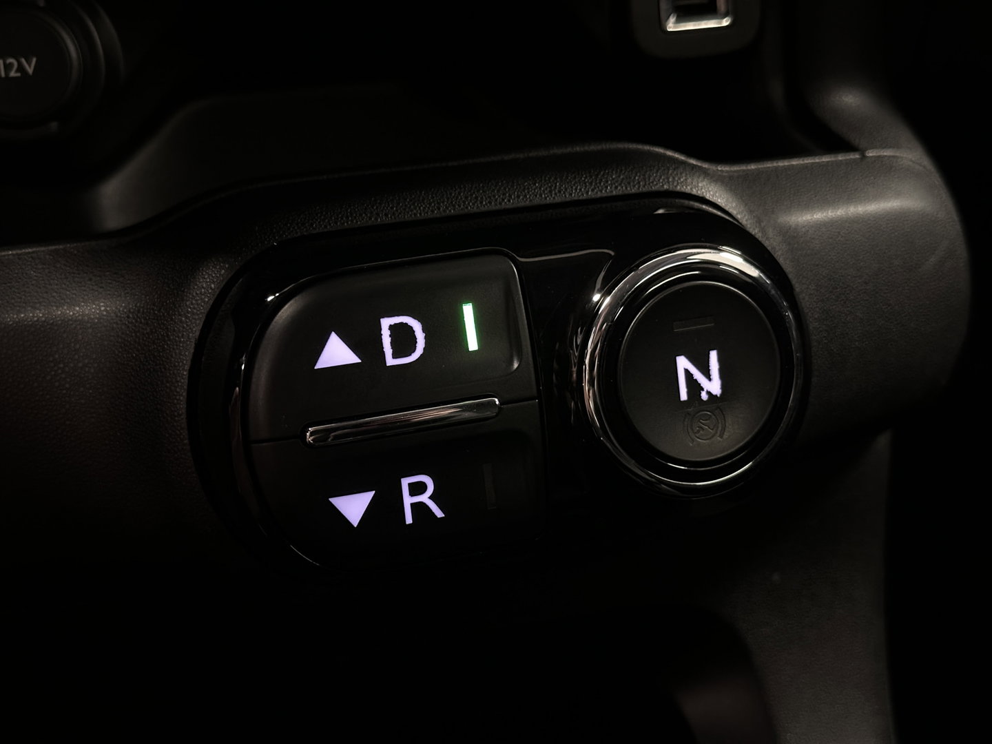Citroën C4 Cactus 1.2 PureTech Business | Automaat | Origneel Nederlands | Achteruitrijcamera | Cruise Control | Parkeersensoren Achter | Bluetooth | Isofix | Navigatie